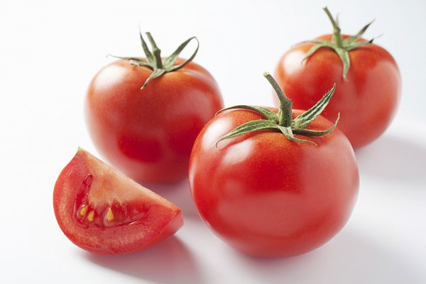 cách trị mụn dậy thì cho nam bằng cà chua